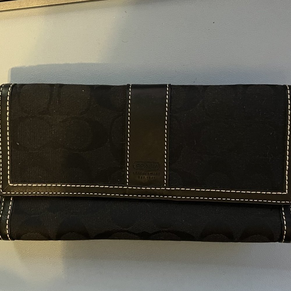 Coach Hampton Signature Black Trifold Wallet Leather - Black